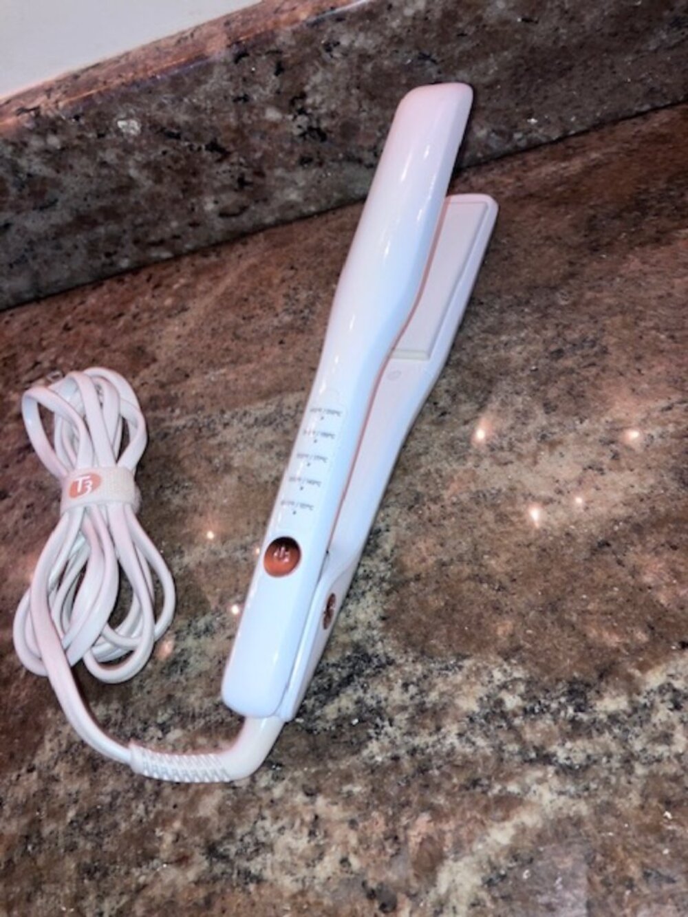 T3 Micro Flat Iron Single Pass Ceramic 1" White Hair Straightener 77570  USED 1x